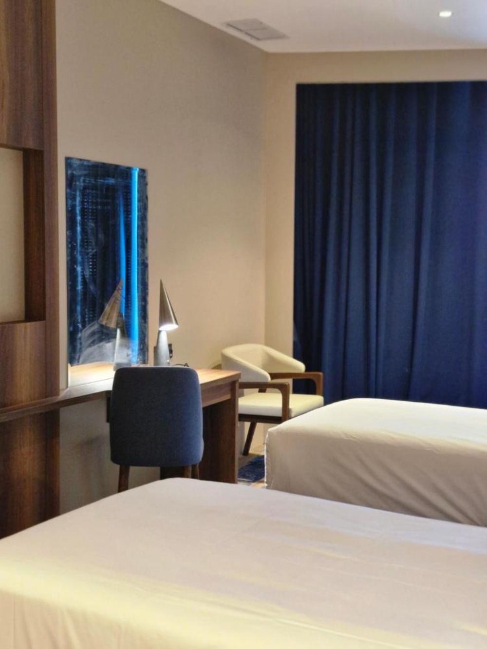Twin beds and work desk in Ocean View Hotel Kuwait room